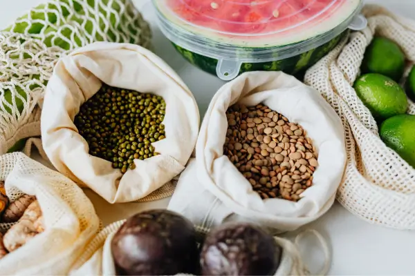 Armazenamento inteligente: estratégias para pequenos espaços